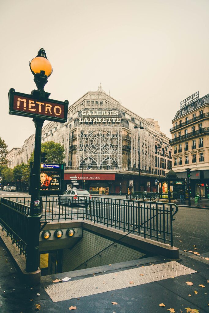 Paris Metro entrance near the Galeries Lafayette building, representing student life, accessibility and modern infrastructure in France.
