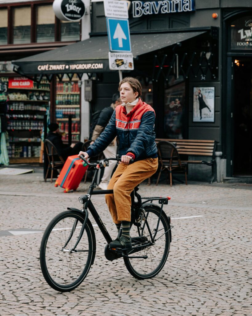 Cycling lifestyle and daily travel experience for students studying in the Netherlands